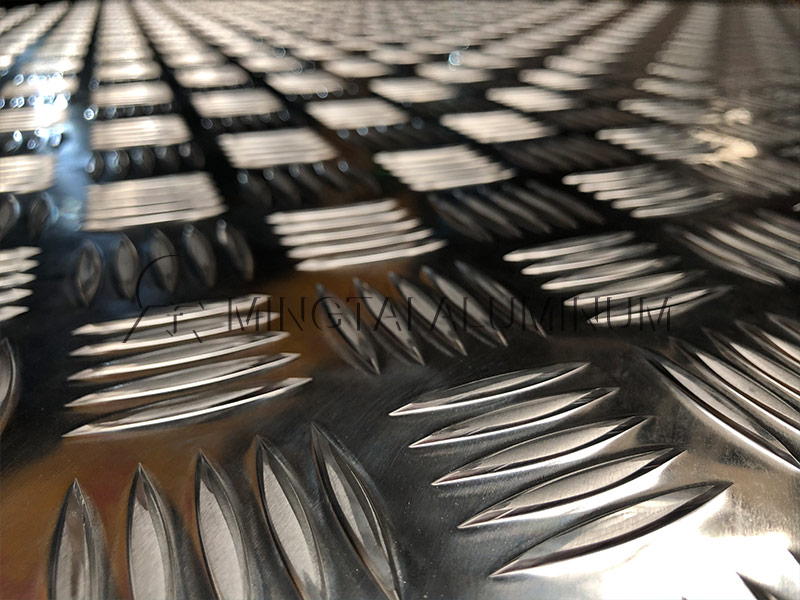 車廂防滑地板小五條筋1060H24鋁板廠家報價 車廂防滑地板小五條筋1060H24鋁板廠家報價