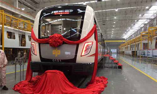 鄭州造”首列地鐵列車下線 加快明泰鋁業(yè)產(chǎn)業(yè)轉型升級